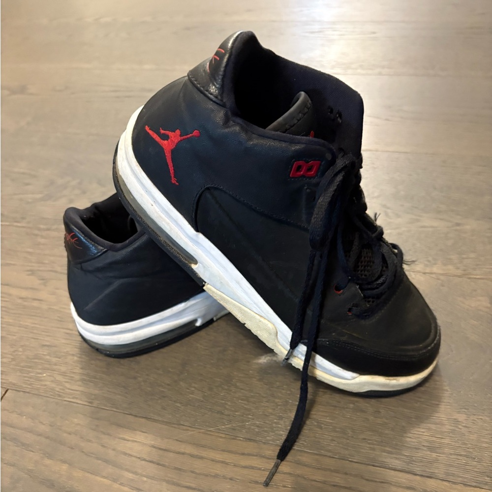 Michael Jordan black boys youth runners sz 6 youth EUC